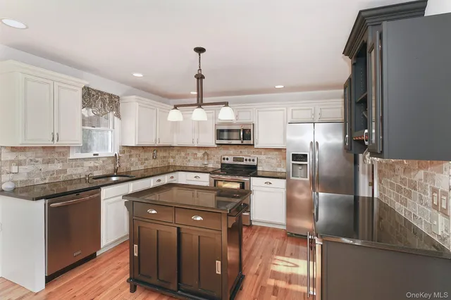 $999,000 | 38 Soundcrest Avenue, Northport, NY 11768