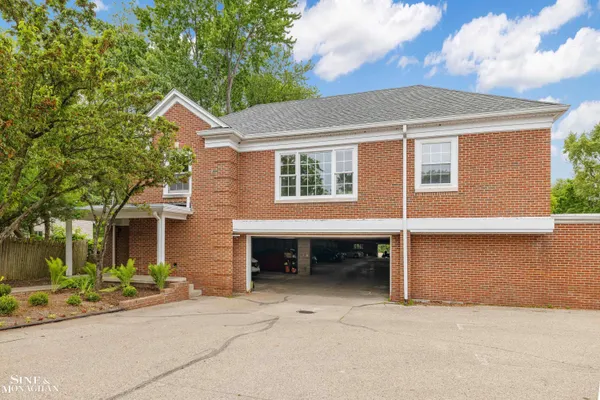 $3,000 | 17111 East Jefferson Avenue, Unit 35, Grosse Pointe, MI 48230
