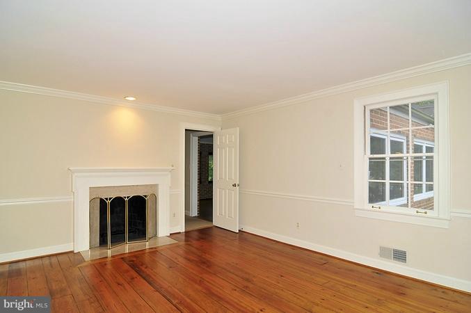 5232 Elliott Road Bethesda, MD 20816 - Photo 11 of 16 Living Room