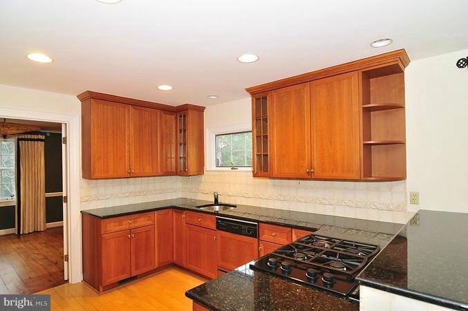 5232 Elliott Road Bethesda, MD 20816 - Photo 4 of 16 Kitchen