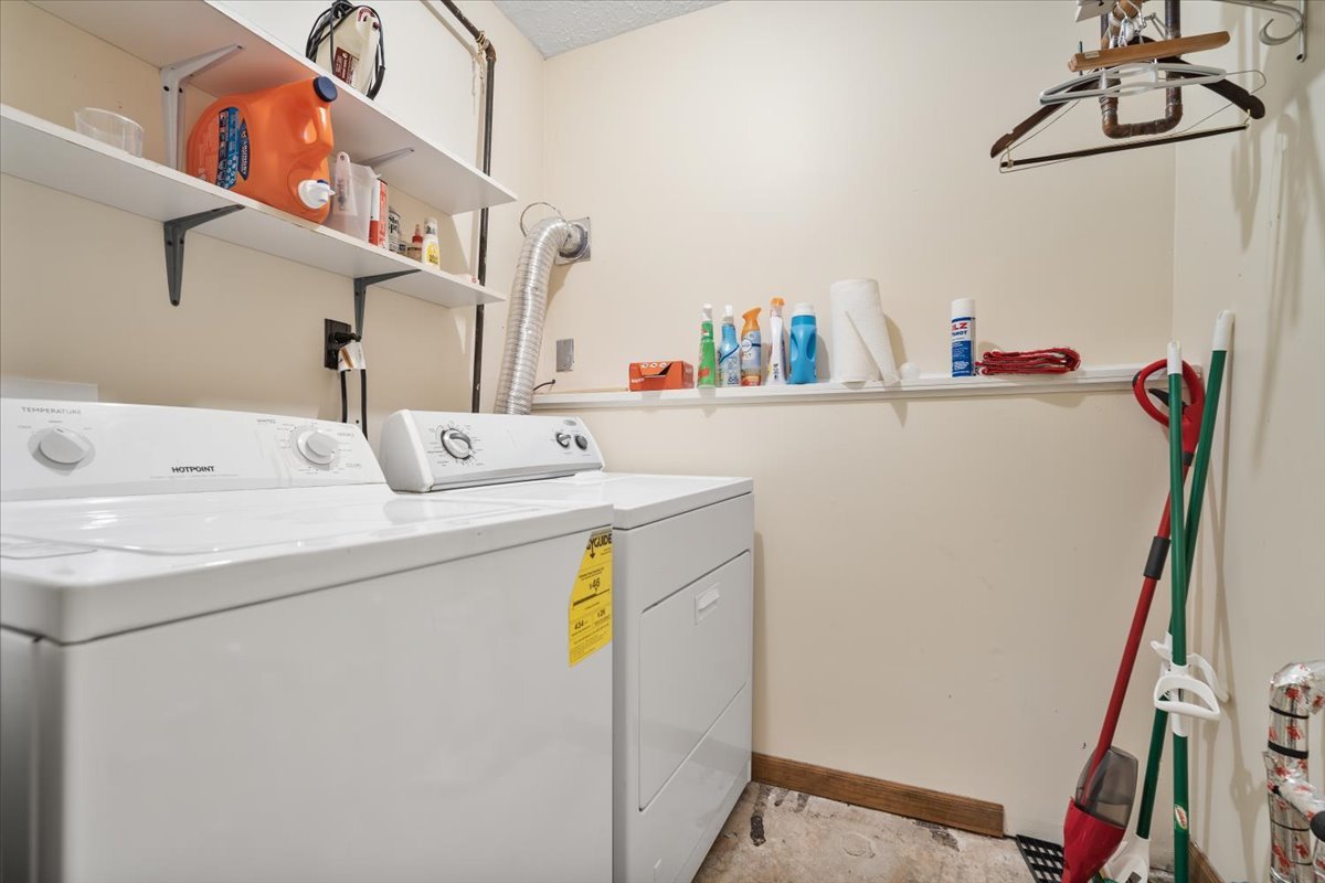 13310 Tango Road Bloomington, IL 61705 - Photo 23 of 40 a utility room with dryer and washer