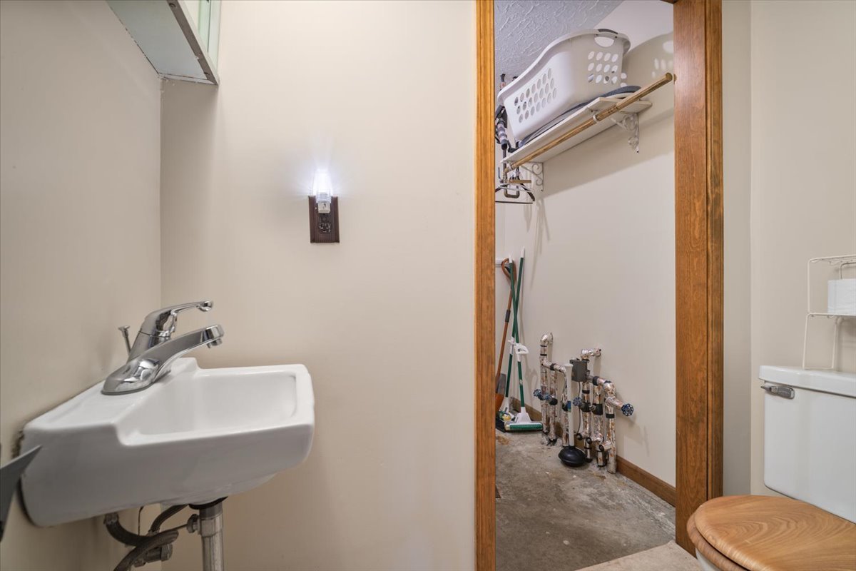 13310 Tango Road Bloomington, IL 61705 - Photo 26 of 40 a bathroom with a sink and mirror with toilet