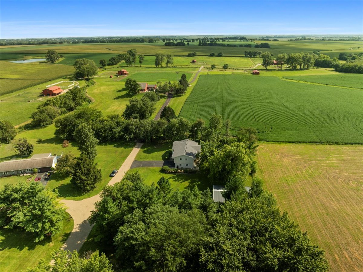 13310 Tango Road Bloomington, IL 61705 - Photo 34 of 40 a view of a city with an ocean