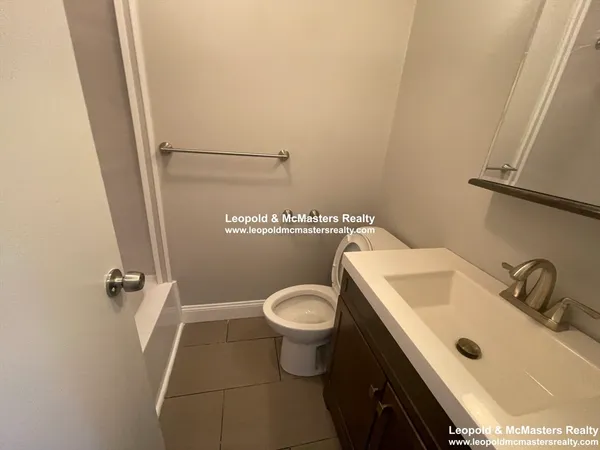 $3,825 | 519 Washington Street, Unit 14, Brookline, MA 02446