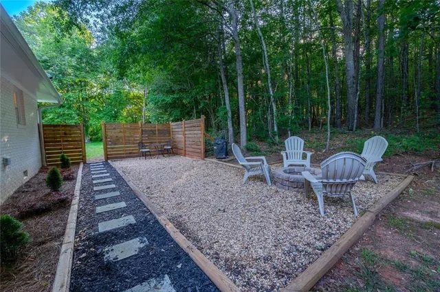 a view of a house with backyard and garden