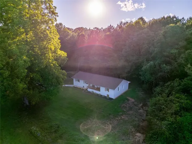 a view of a house with backyard