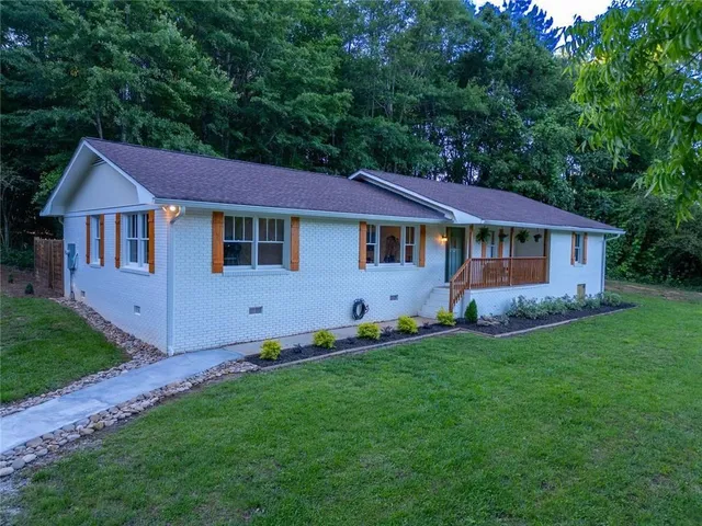 $390,000 | 222 North Mize Road, Mount Airy, GA 30563