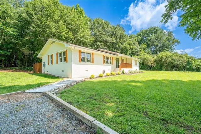 $390,000 | 222 North Mize Road, Mount Airy, GA 30563