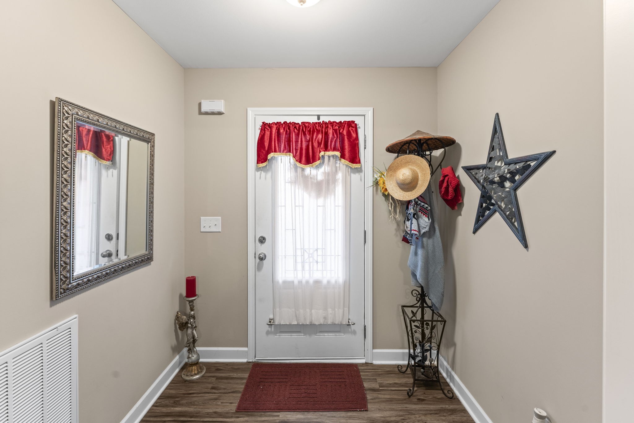 110 Saddle Street Manchester, TN 37355 - Photo 7 of 35 a view of entryway