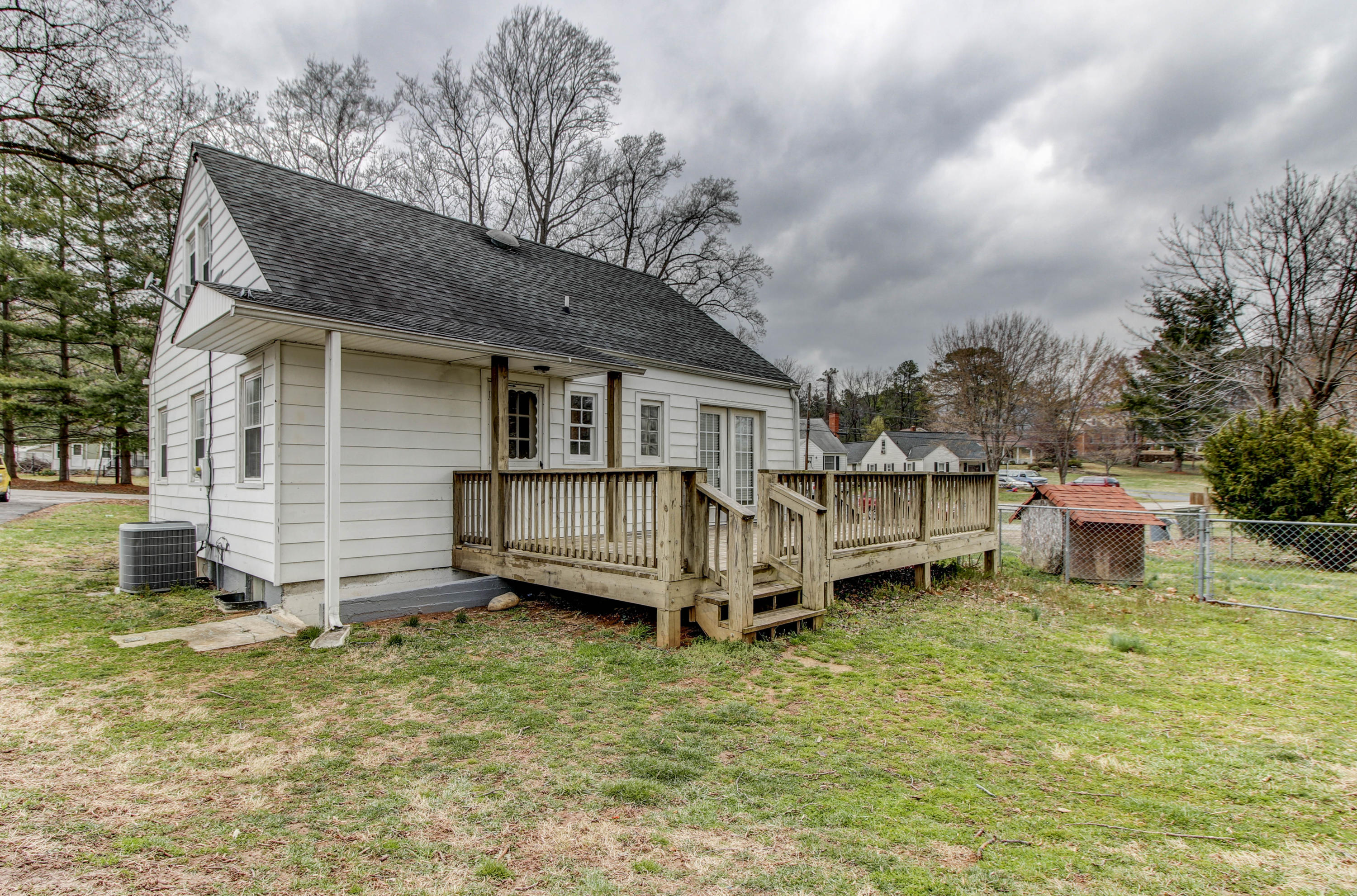 2238 Valleydale Road Salem, VA 24153 - Photo 25 of 27 _MG_4810_1_2_3_4_5_6