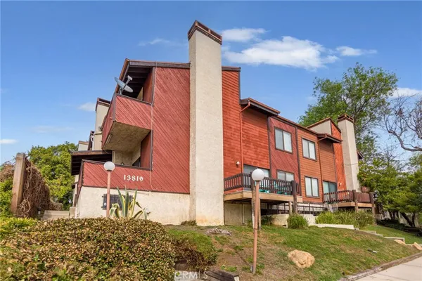 $750,000 | 13819 Burbank Boulevard, Unit 7, Van Nuys, CA 91401