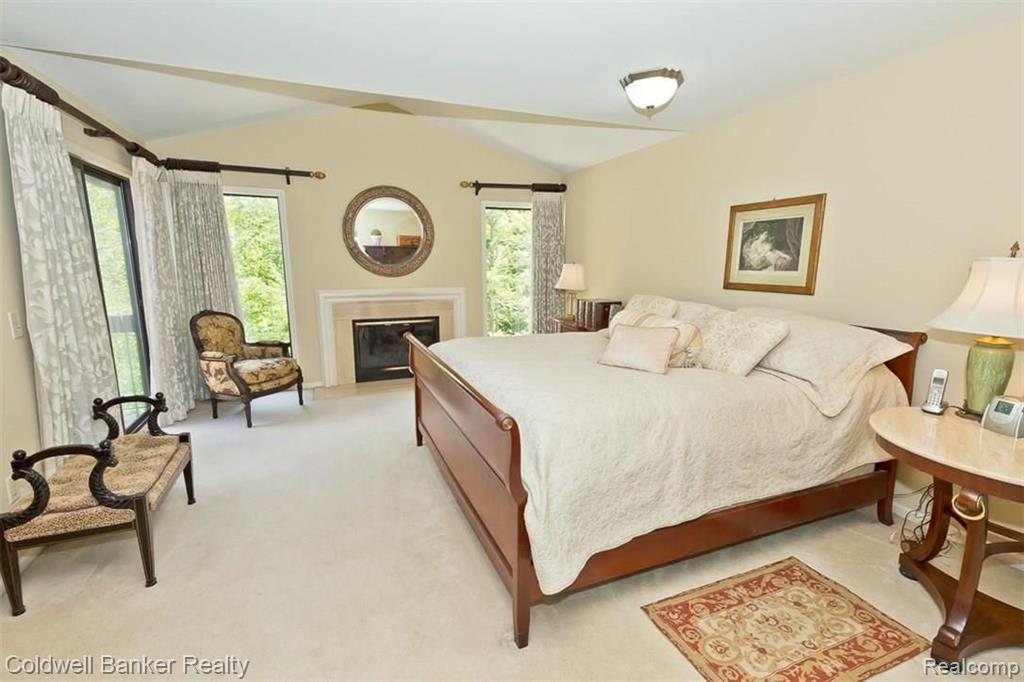 23735 Ravineview Court Bingham Farms, MI 48025 - Photo 11 of 28