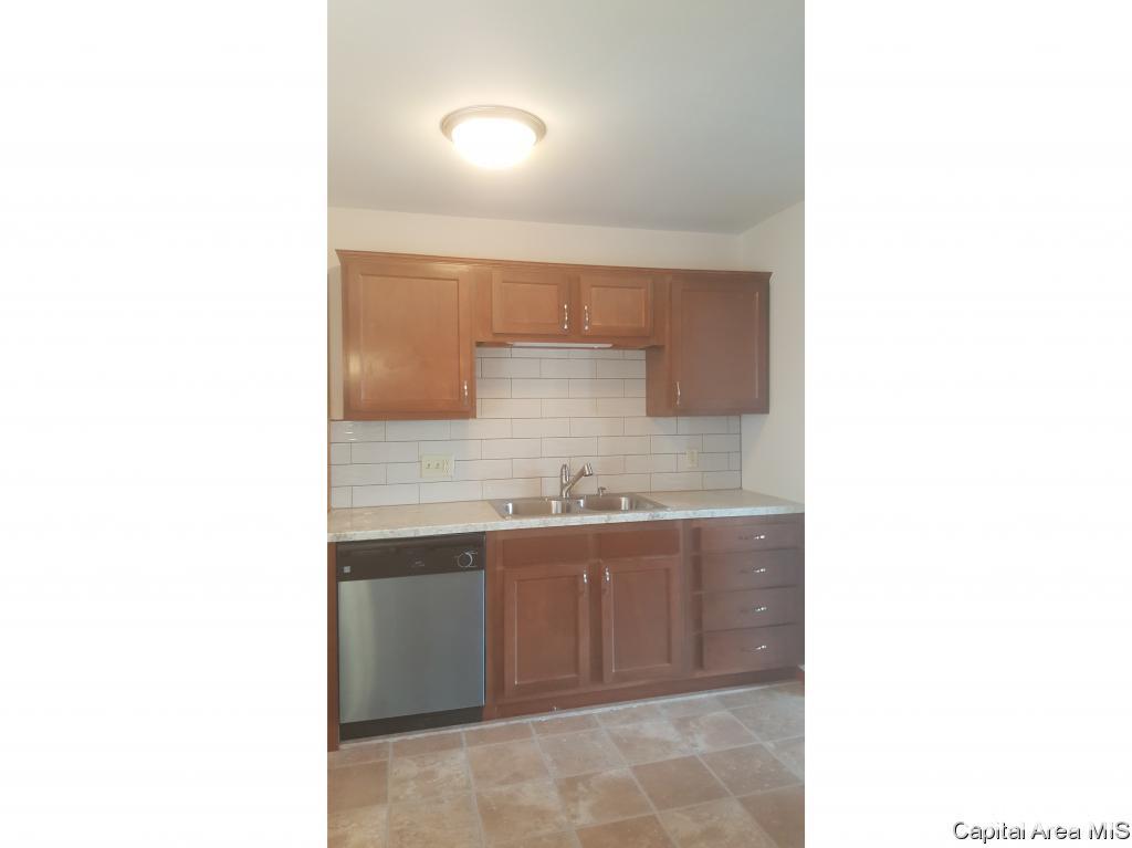 1422 Johnson Lane Springfield, IL 62702 - Photo 8 of 35
