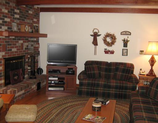 226 Daugherty Road Grove City, PA 16127 - Photo 4 of 17 Den/Family/Great Room.