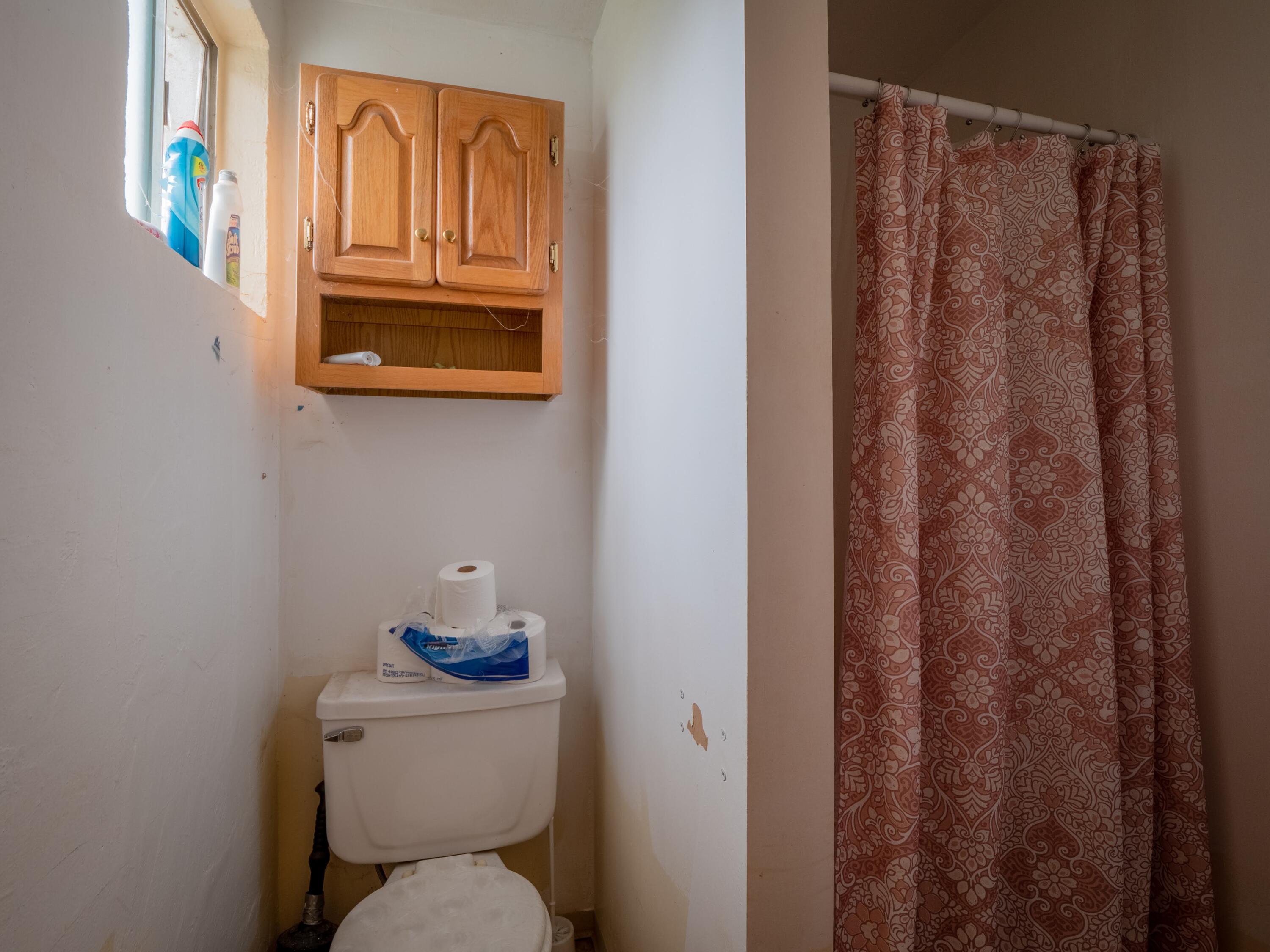 196 Rene Drive Shady Cove, OR 97539 - Photo 26 of 37 ADU Bath 1