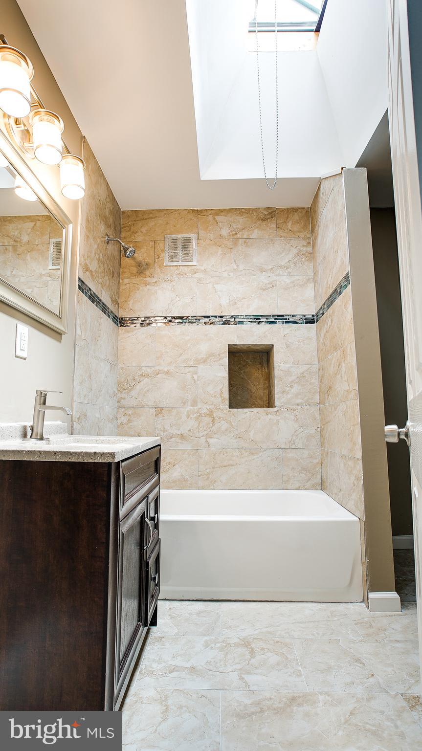 5654 Ridgewood Street Philadelphia, PA 19143 - Photo 14 of 18 2nd Level Bathroom