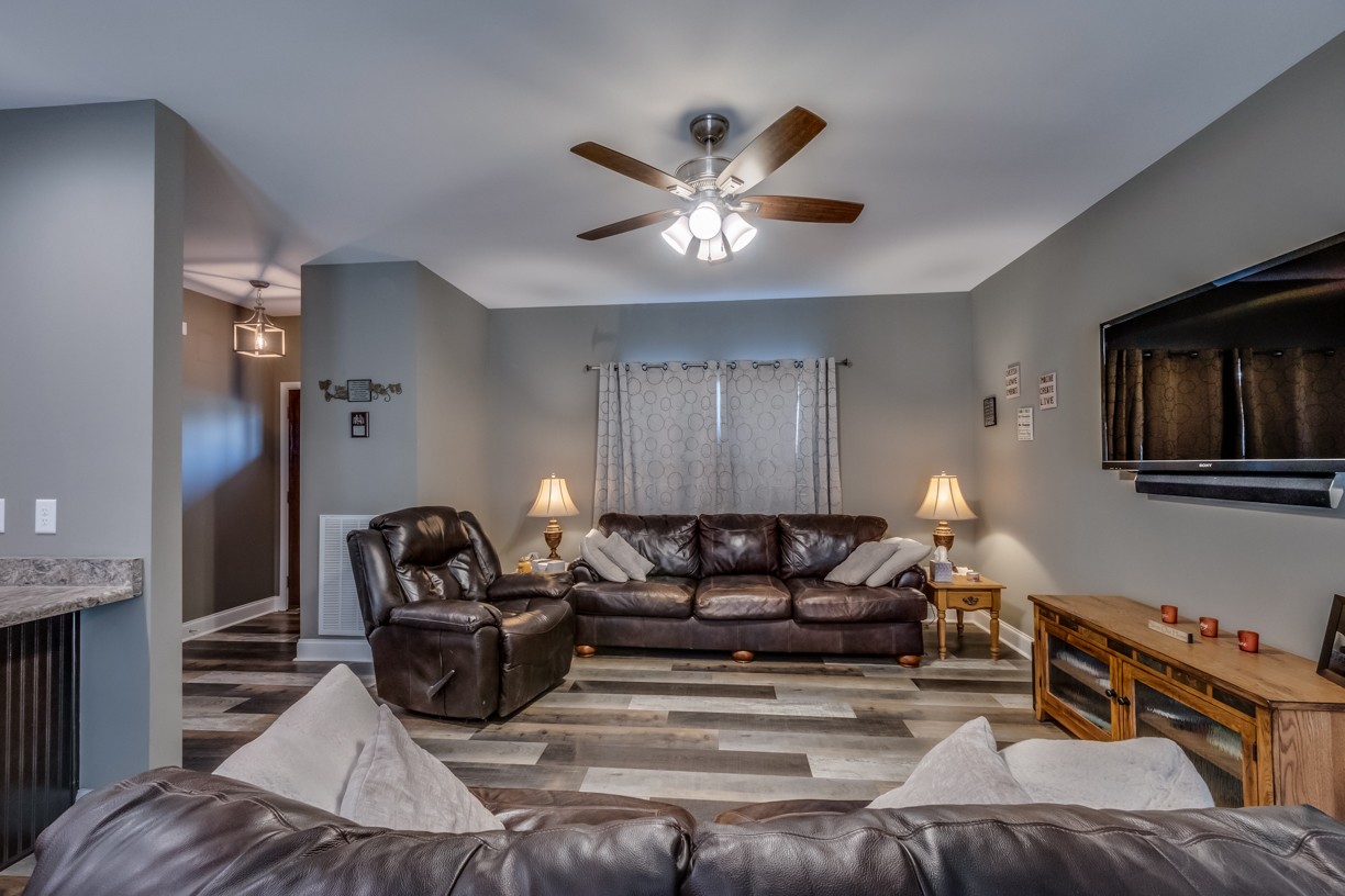 148 A T G T Road Portland, TN 37148 - Photo 6 of 30 a living room with furniture
