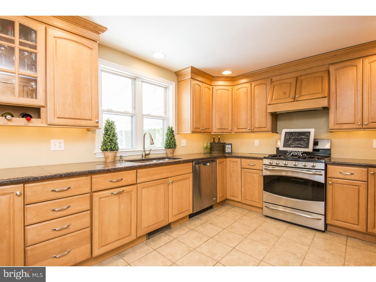 408 Harrington Road Havertown, PA 19083 - Photo 6 of 22