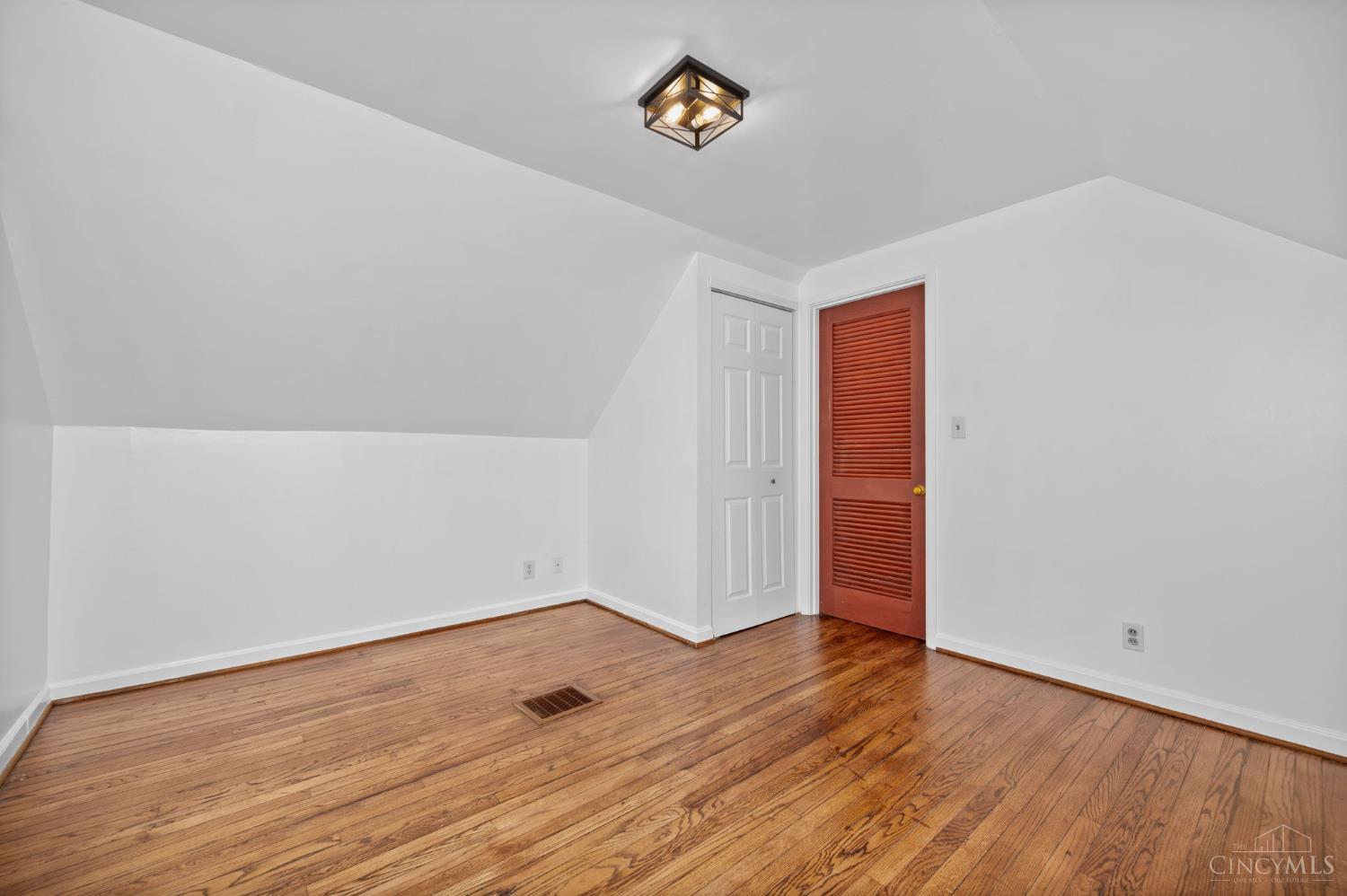 7101 Dunn Road Cincinnati, OH 45230 - Photo 37 of 50
