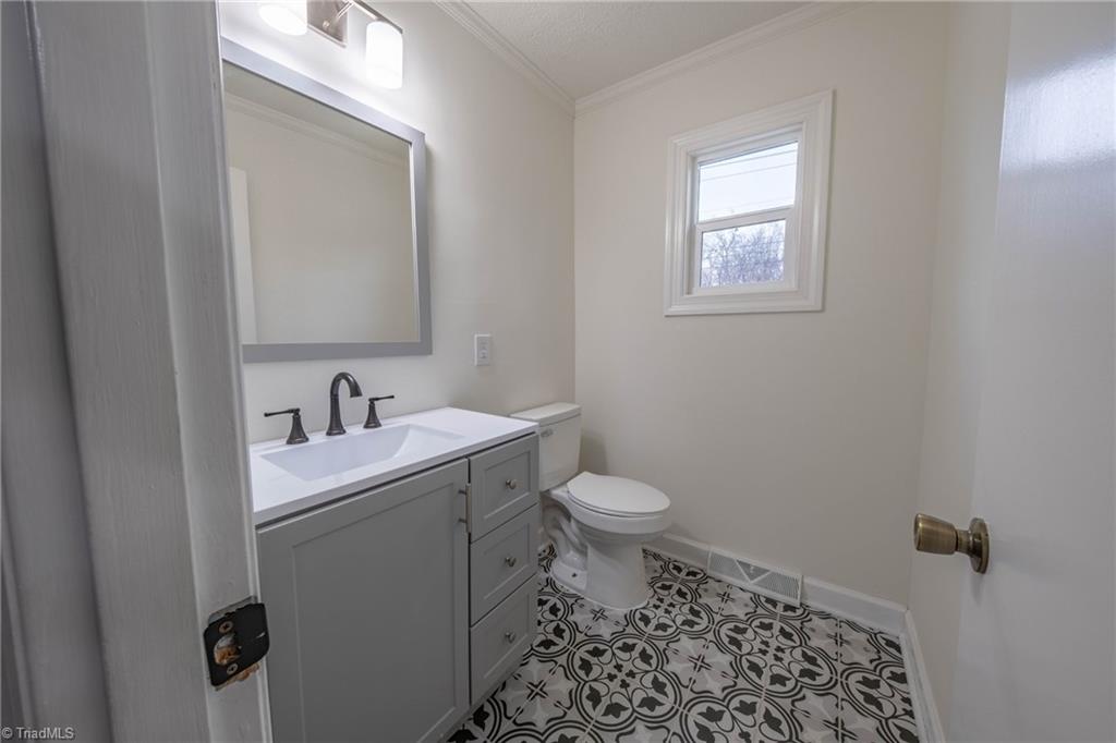 802 Sellars Mill Road Burlington, NC 27217 - Photo 8 of 50 main floor powder room
