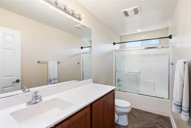 a view of a house with backyard and porch