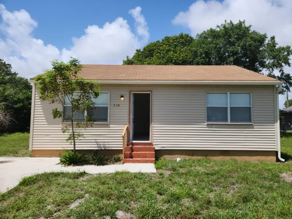 $2,400 | 210 Northwest 13th Avenue, Delray Beach, FL 33444