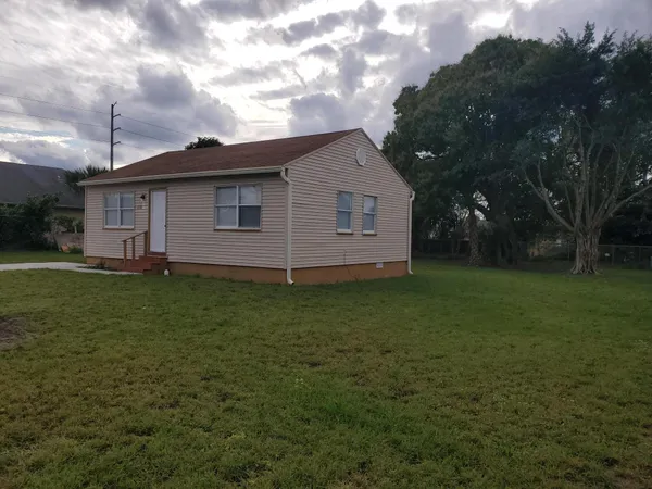 $2,400 | 210 Northwest 13th Avenue, Delray Beach, FL 33444