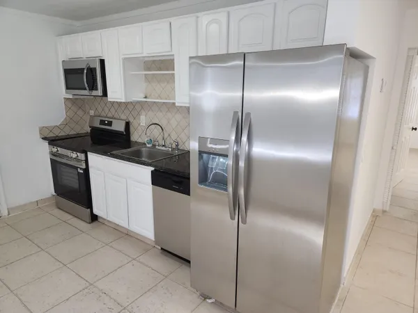 $2,400 | 210 Northwest 13th Avenue, Delray Beach, FL 33444