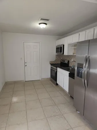$2,400 | 210 Northwest 13th Avenue, Delray Beach, FL 33444