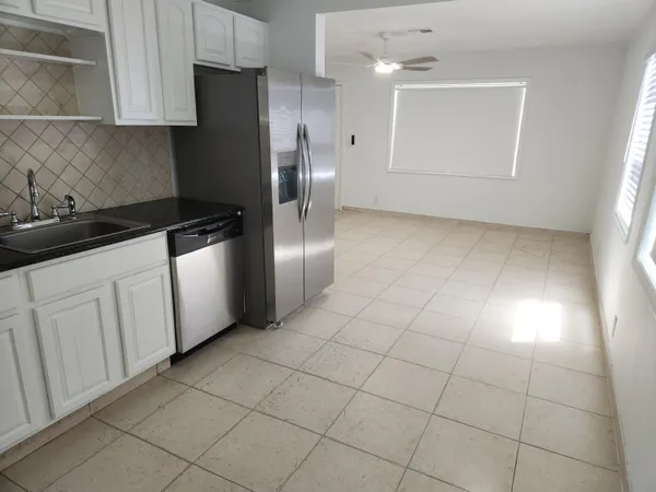 $2,400 | 210 Northwest 13th Avenue, Delray Beach, FL 33444