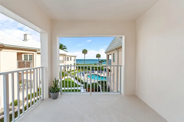 $1,395,000 | 5900 Old Ocean Boulevard, Unit B5, Ocean Ridge, FL 33435