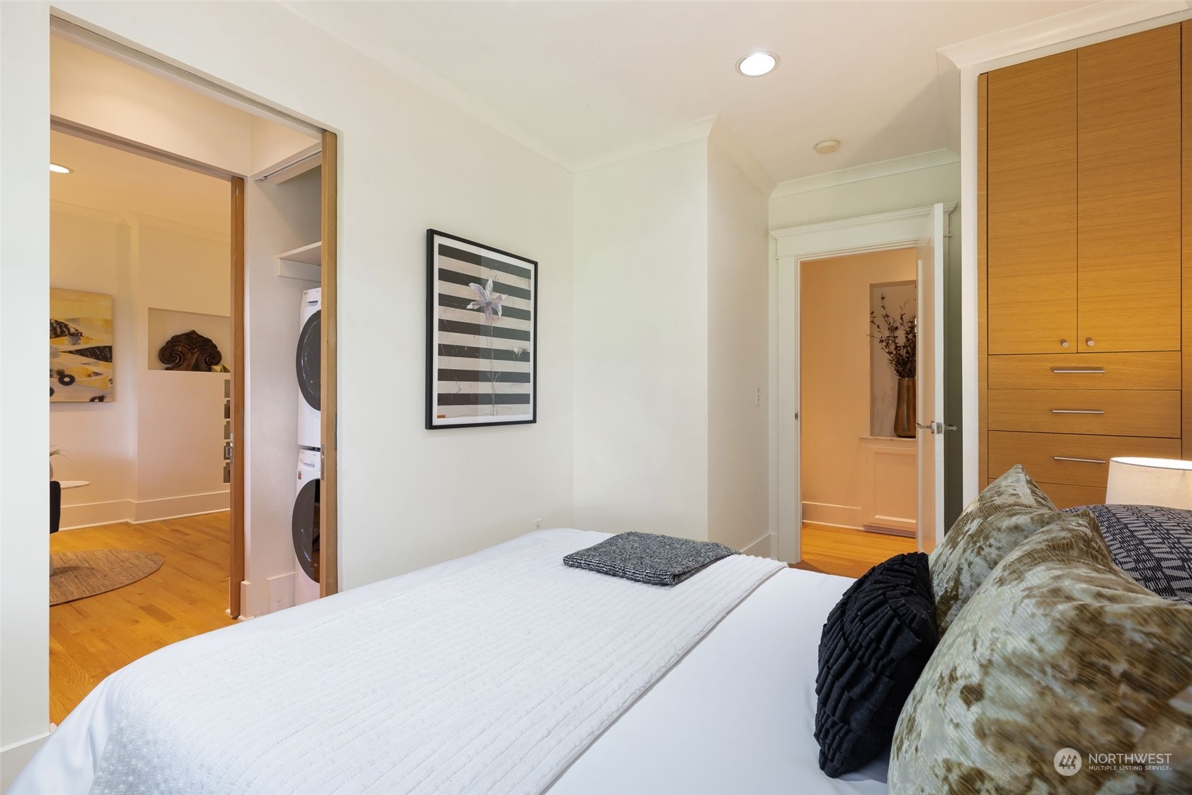 1065 East Prospect Street, Unit 204 Seattle, WA 98102 - Photo 17 of 30 a bedroom with a bed and a painting on the wall
