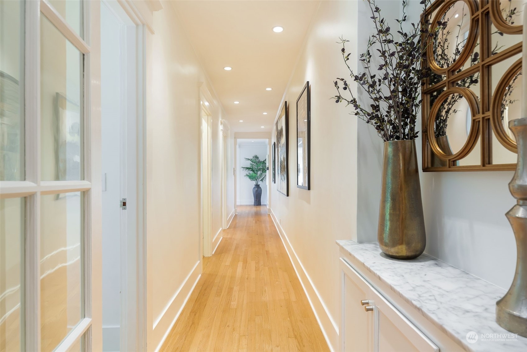 1065 East Prospect Street, Unit 204 Seattle, WA 98102 - Photo 3 of 30 a view of a hallway with wooden floor and a potted plant