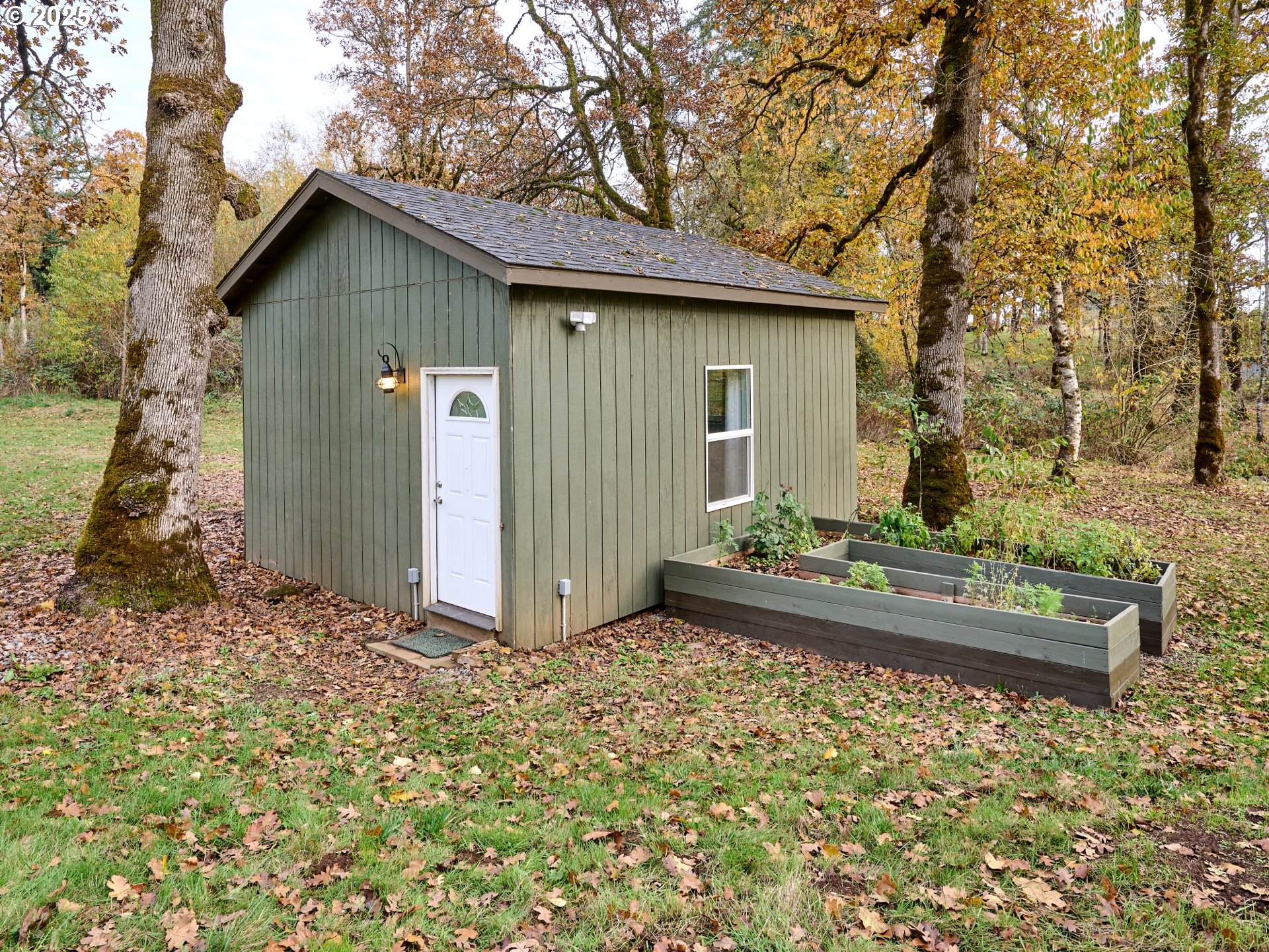 6288 Sherman Road Southeast Aumsville, OR 97325 - Photo 22 of 45 a front view of a house with garden