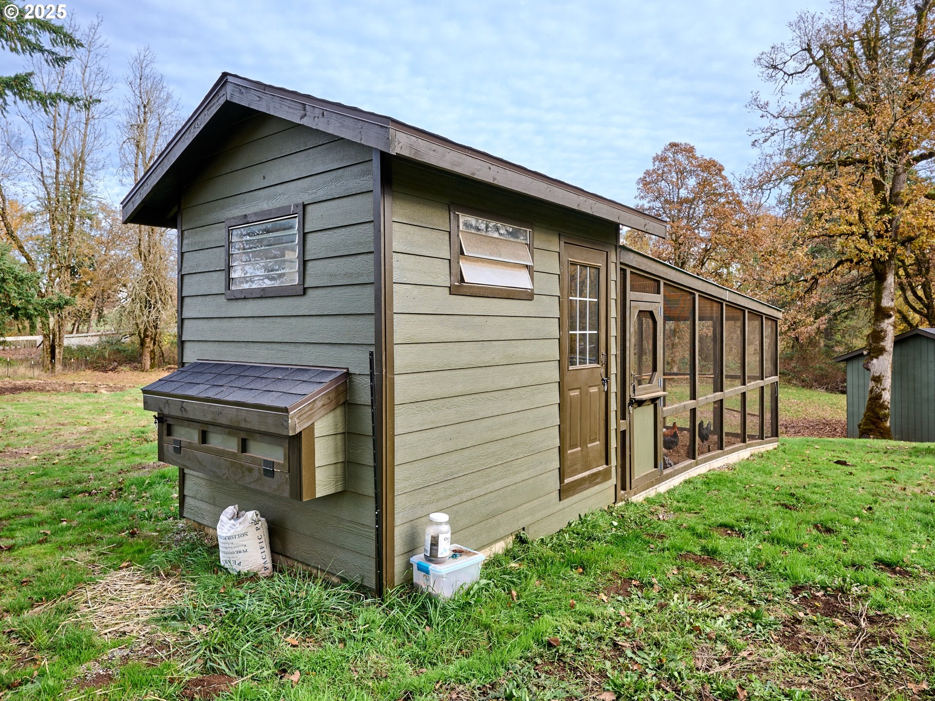 6288 Sherman Road Southeast Aumsville, OR 97325 - Photo 27 of 45 a front view of a house with garden