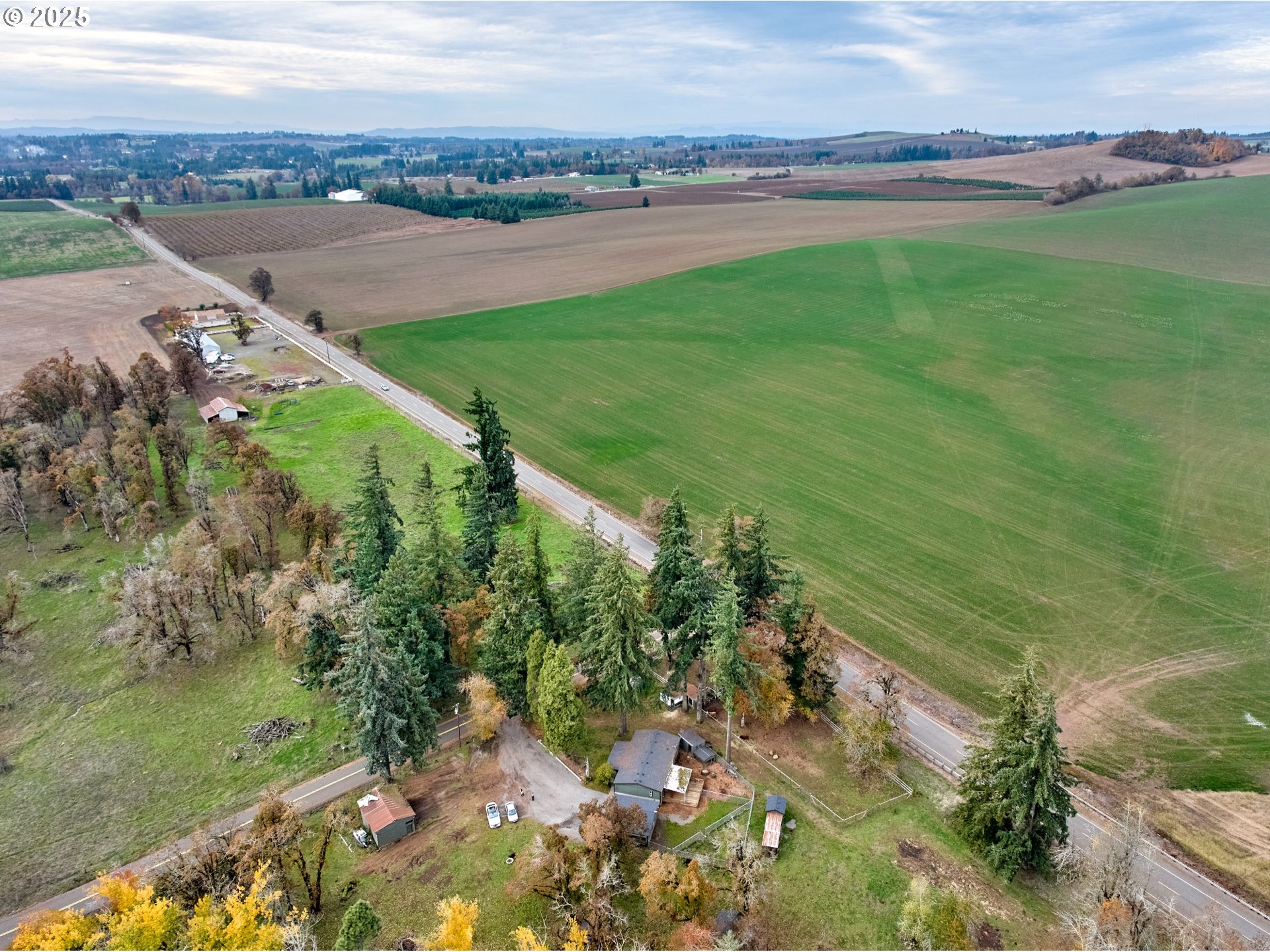 6288 Sherman Road Southeast Aumsville, OR 97325 - Photo 43 of 45 a view of a lake with a mountain