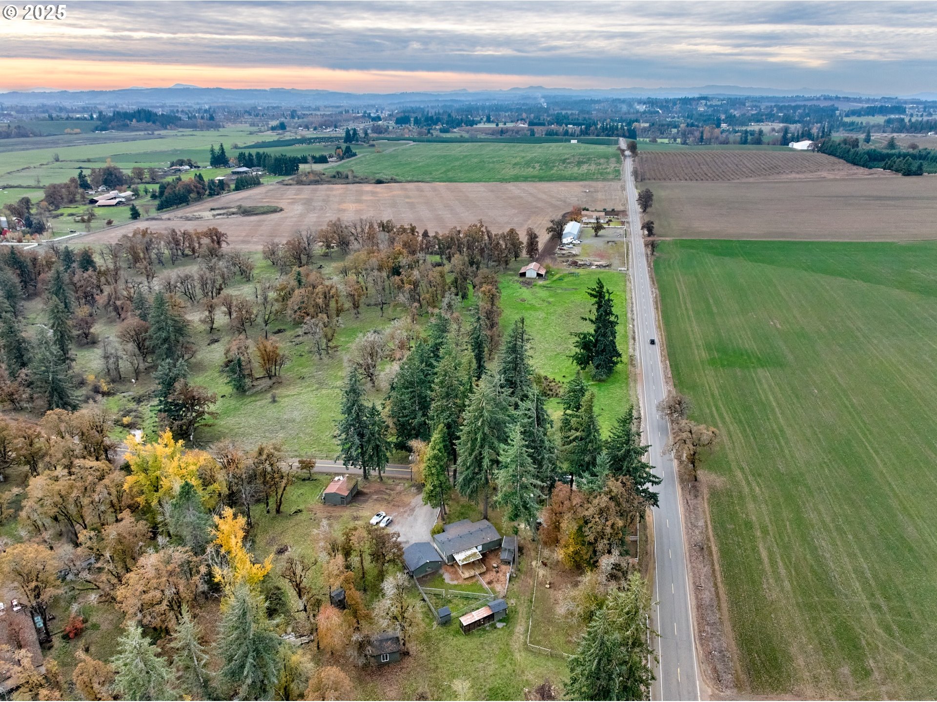 6288 Sherman Road Southeast Aumsville, OR 97325 - Photo 44 of 45 a view of lake with mountain