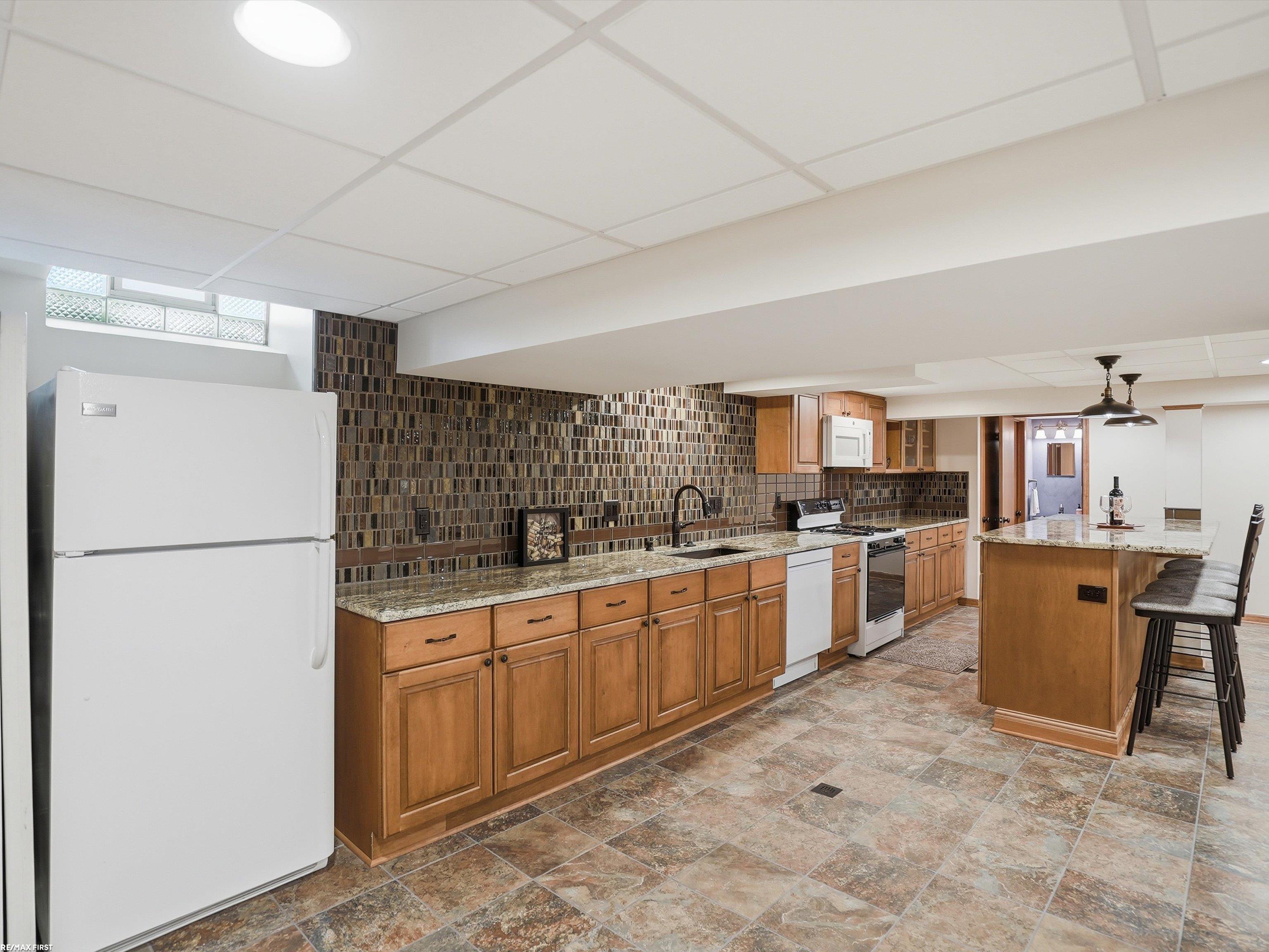47431 Kathleen Road Macomb, MI 48044 - Photo 36 of 50