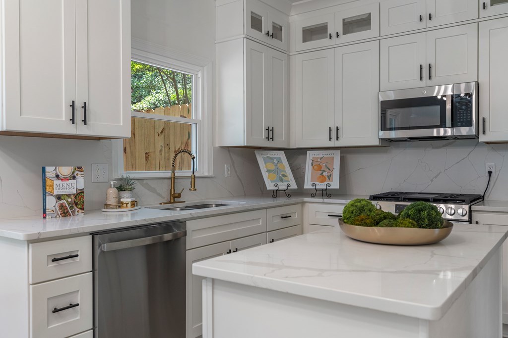 129 Sunny Point Circle LaGrange, GA 30240 - Photo 13 of 48 Quartz countertops