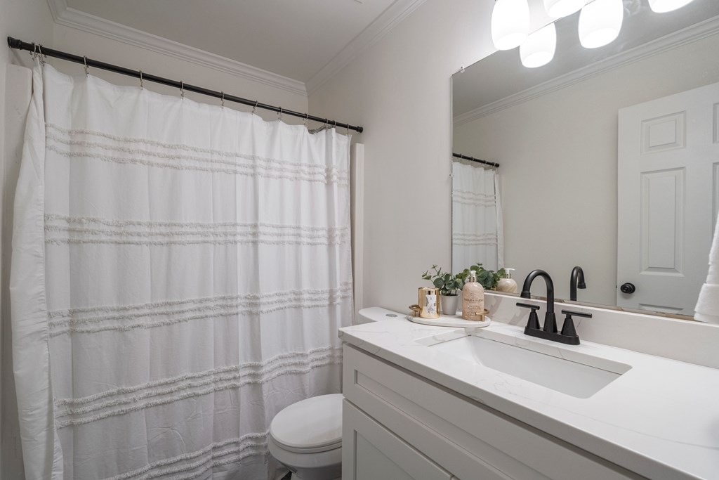 129 Sunny Point Circle LaGrange, GA 30240 - Photo 29 of 48 Bathroom 2 upstairs