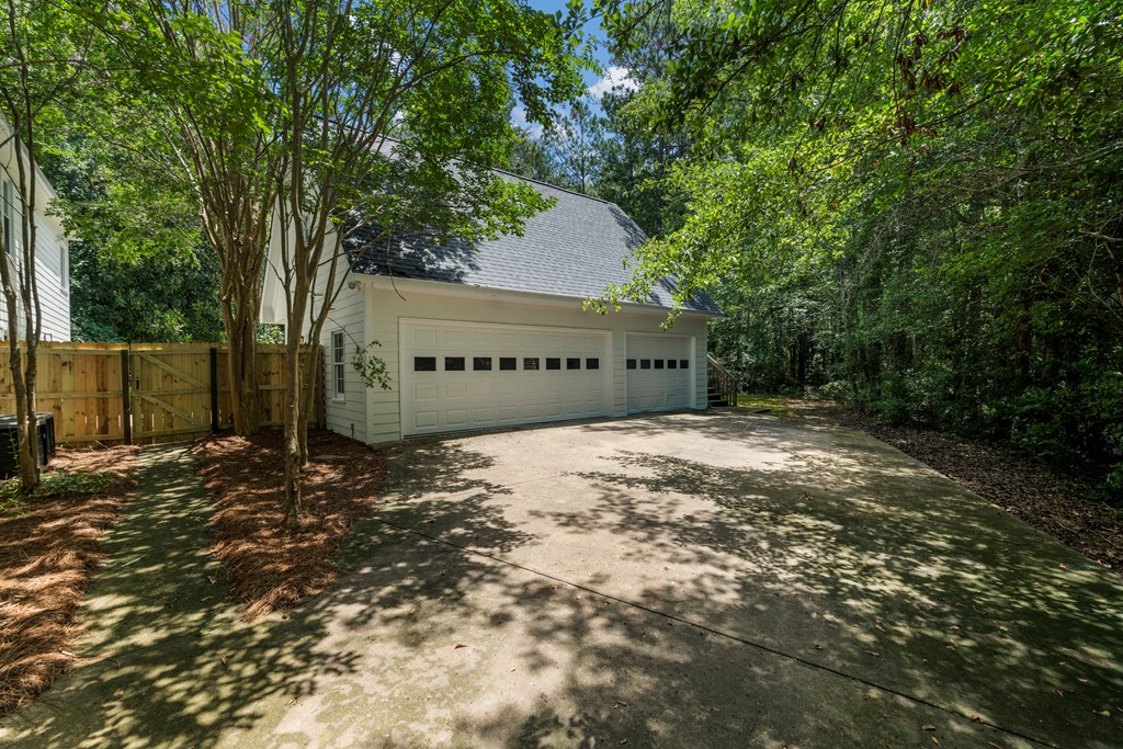 129 Sunny Point Circle LaGrange, GA 30240 - Photo 40 of 48 3 Car Garage