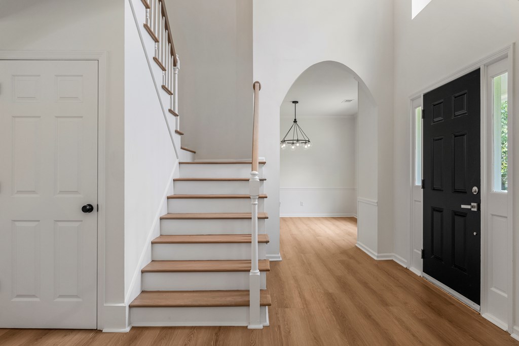 129 Sunny Point Circle LaGrange, GA 30240 - Photo 5 of 48 Foyer