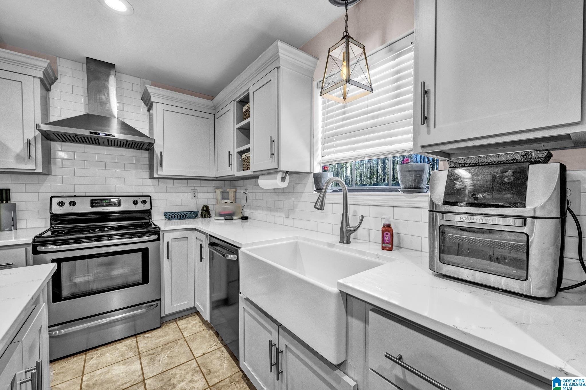 145 Sanders Road Hayden, AL 35079 - Photo 8 of 33