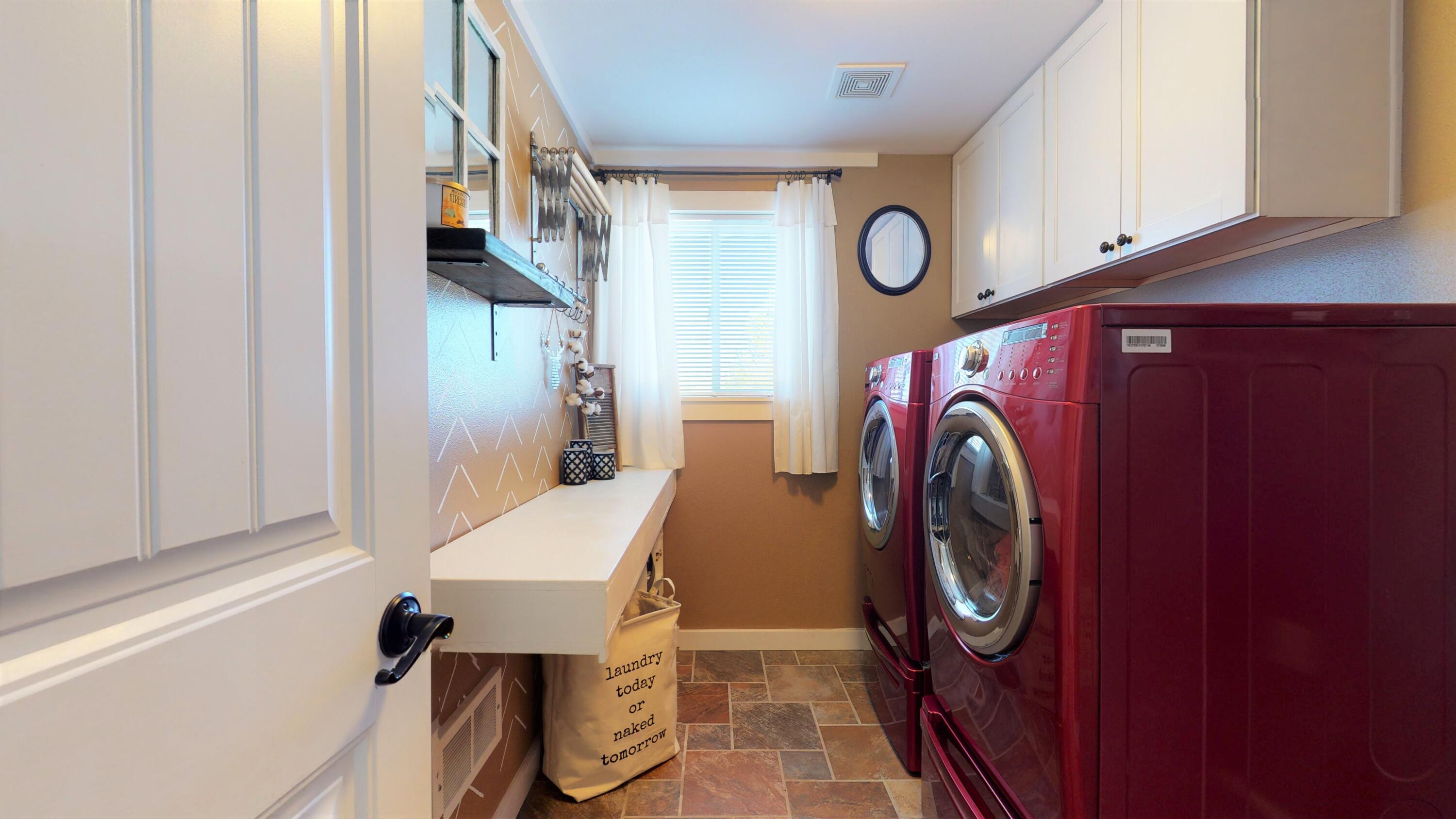 148909 Kurtz Road La Pine, OR 97739 - Photo 23 of 28 Laundry Room