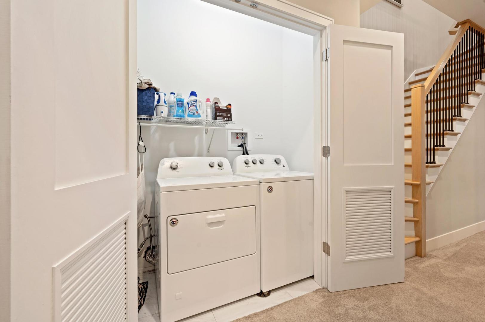 832 West Cullerton Street, Unit 1W Chicago, IL 60608 - Photo 13 of 14 a utility room with dryer and washer