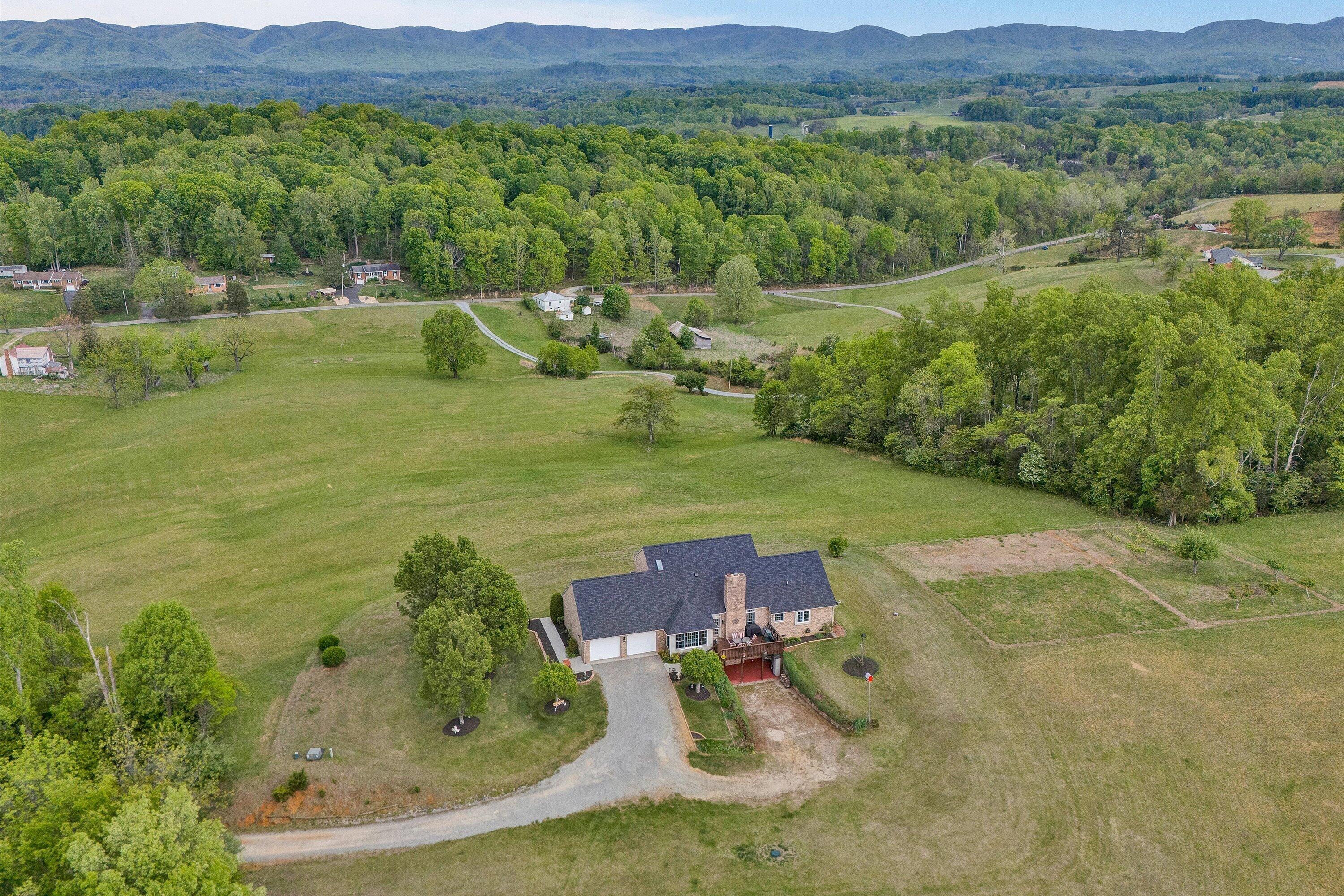 3281 Springwood Road Fincastle, VA 24090 - Photo 51 of 64 52-DJI_20260422144138