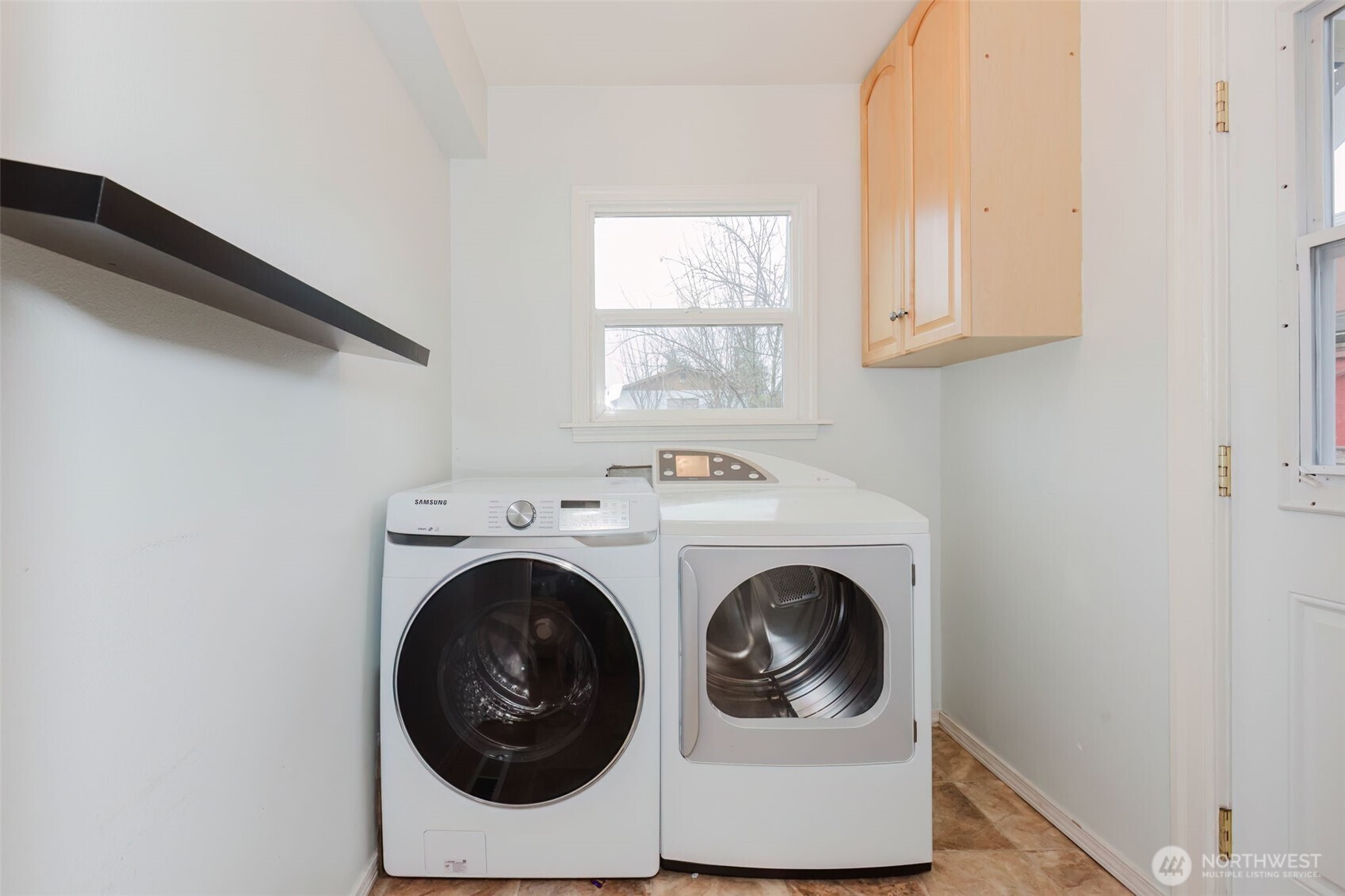 1908 Snyder Avenue Bremerton, WA 98312 - Photo 31 of 35 a utility room with dryer and washer