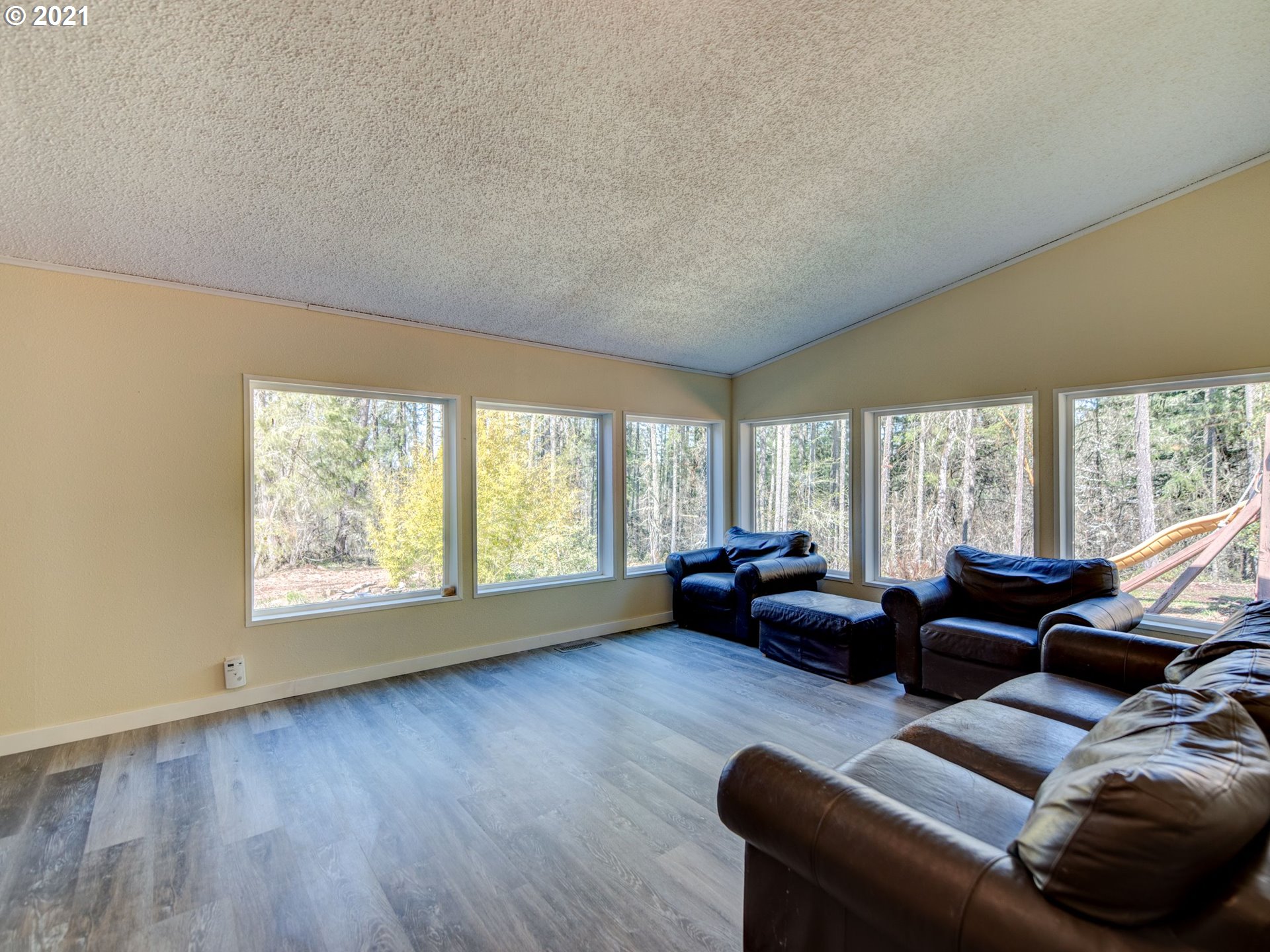 30633 Koinonia Road Eugene, OR 97405 - Photo 13 of 32 Gallery Image 13
