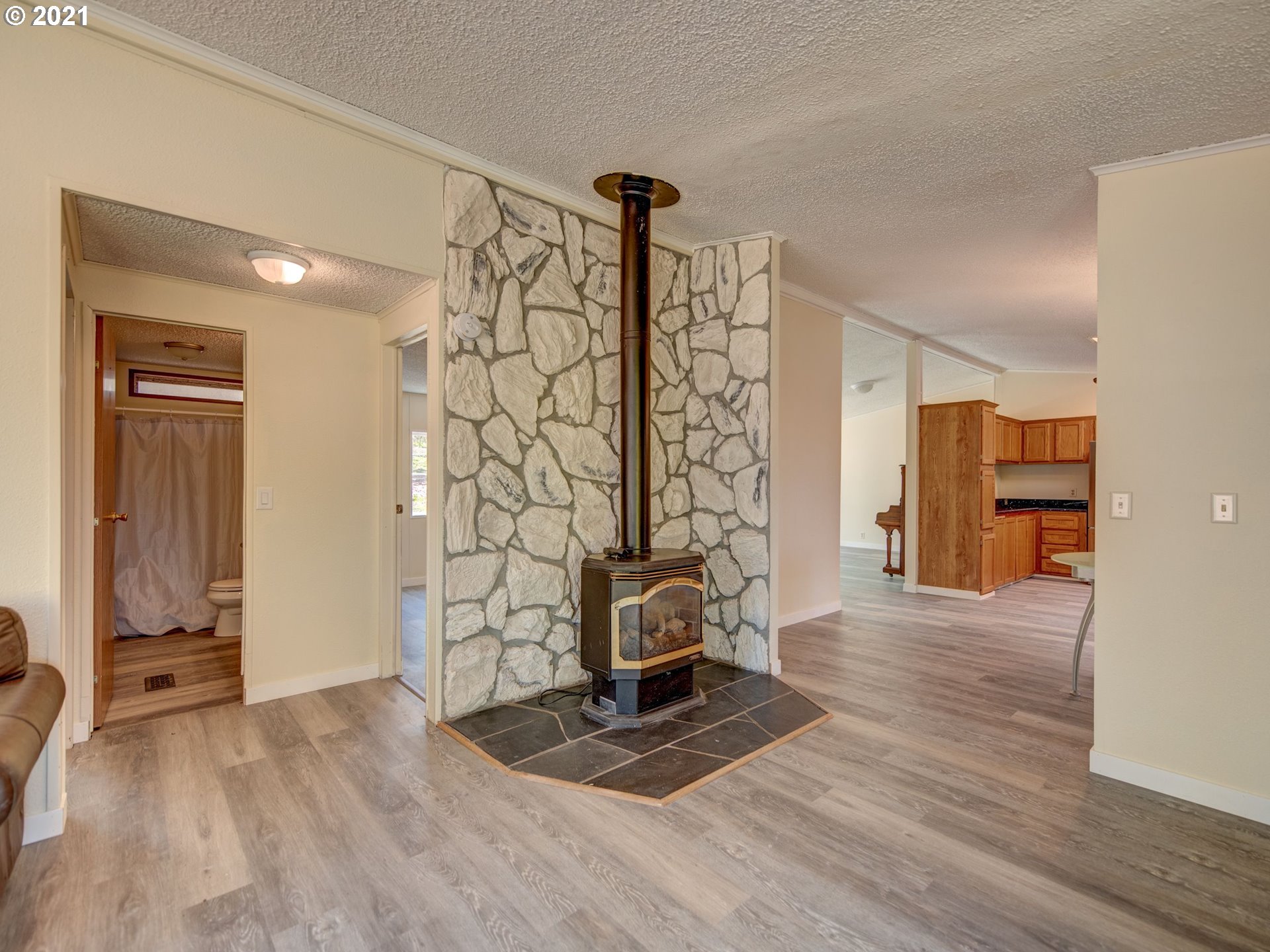 30633 Koinonia Road Eugene, OR 97405 - Photo 15 of 32 Gallery Image 15