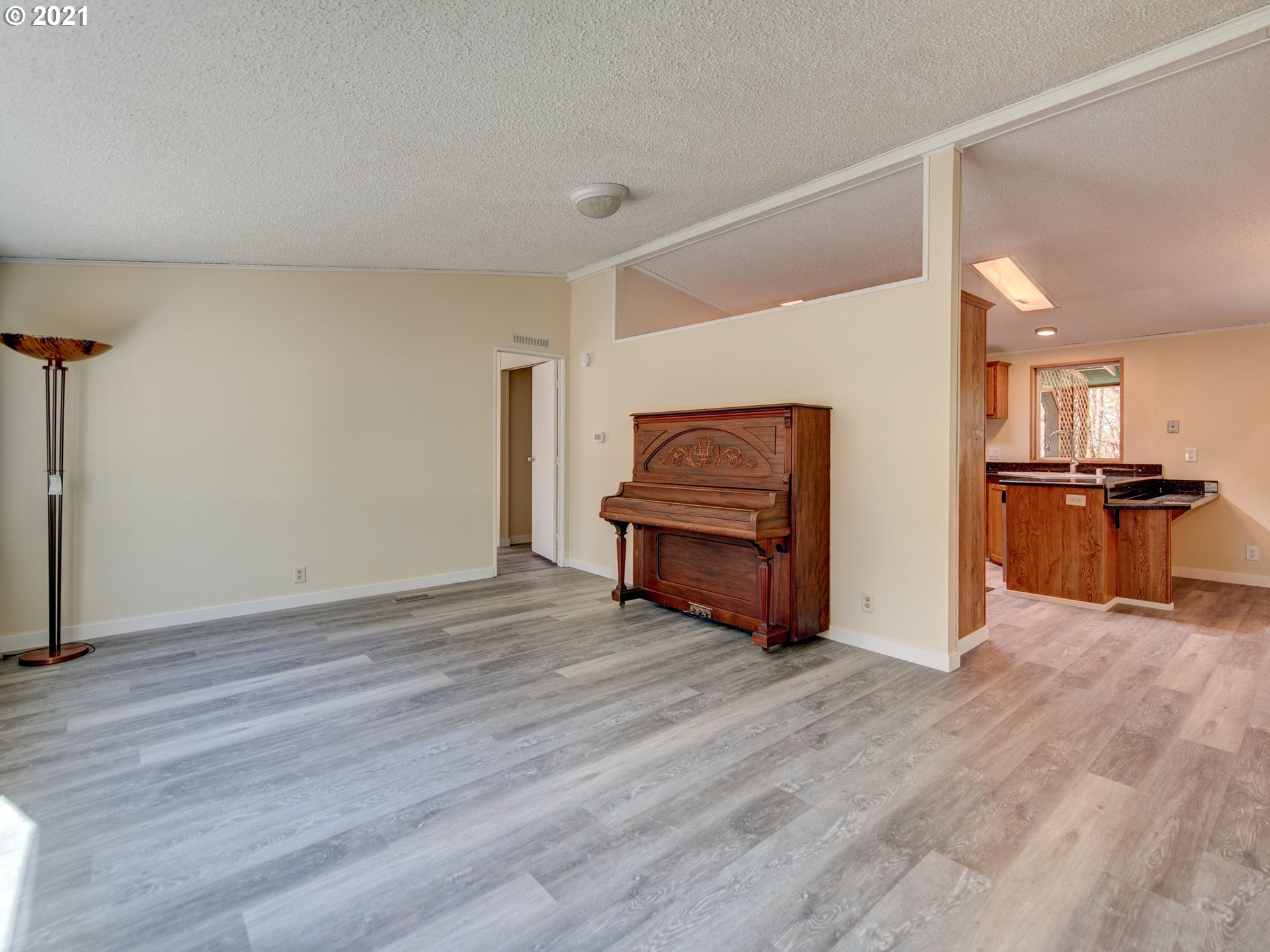 30633 Koinonia Road Eugene, OR 97405 - Photo 4 of 32 Gallery Image 4